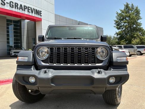 Used 2025 Jeep Wrangler Unlimited Sport AWD/4WD image 3