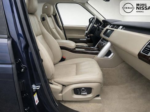 Used 2017 Land Rover Range Rover HSE image 12