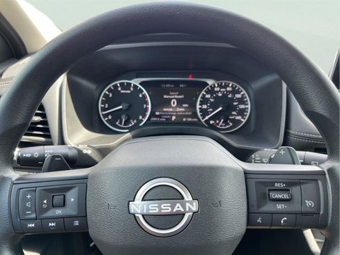 Used 2025 Nissan Rogue S FWD image 30