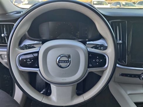 Used 2019 Volvo S60 T5 Momentum w/ Premium Package image 12