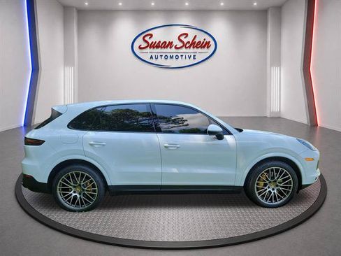 Used 2022 Porsche Cayenne Platinum Edition w/ Premium Package Plus AWD/4WD image 4
