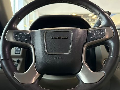 Used 2017 GMC Yukon Denali AWD/4WD image 28