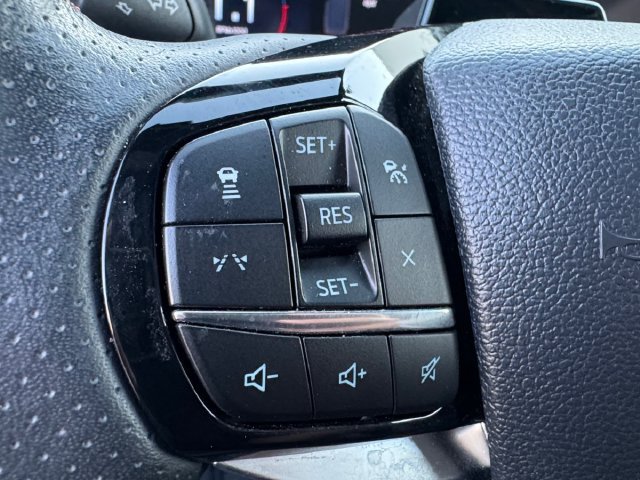 Used 2025 Ford Explorer ST-Line w/ ST-Line Street Pack AWD/4WD image 7