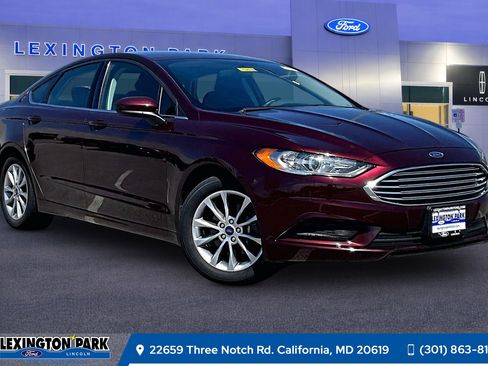Used 2017 Ford Fusion SE image 1
