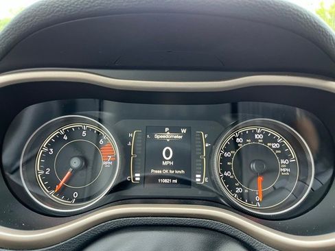 Used 2017 Jeep Cherokee Latitude image 9