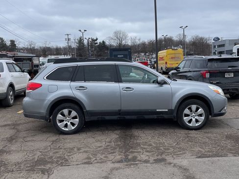 Used 2011 Subaru Outback 2.5i Limited image 6