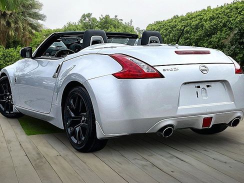 Used 2017 Nissan 370Z Touring image 12