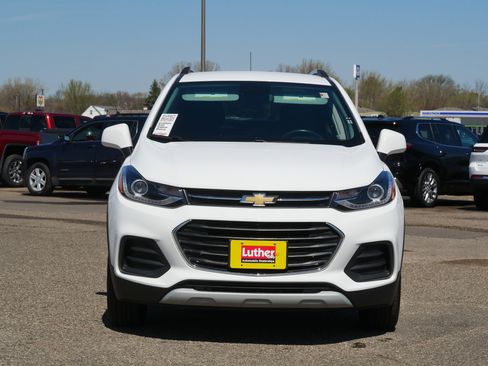Used 2022 Chevrolet Trax LT w/ LT Convenience Package image 2