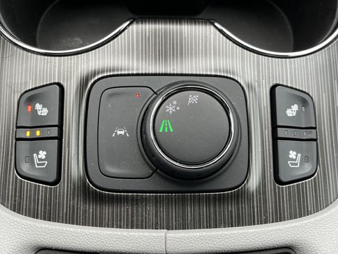 Used 2021 GMC Acadia SLT w/ Premium Package image 8