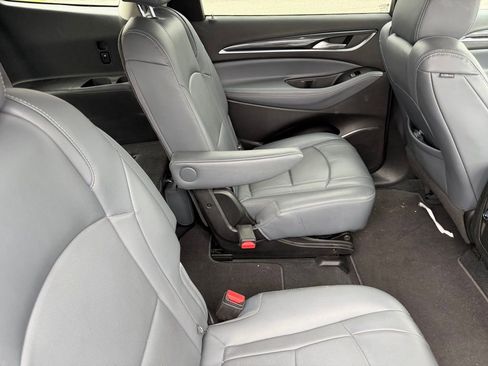 Used 2020 Buick Enclave Essence image 19