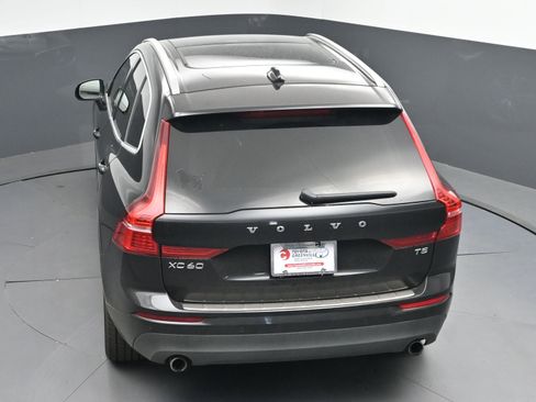 Used 2021 Volvo XC60 T5 Momentum w/ Premium Package image 34