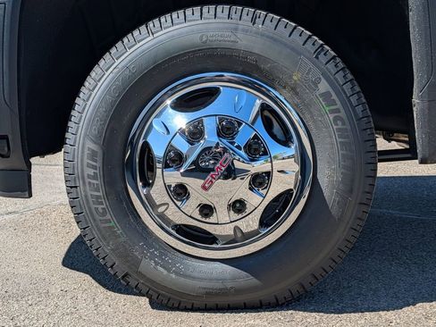 New 2026 GMC Sierra 3500 SLE w/ SLE Convenience Package AWD/4WD image 4