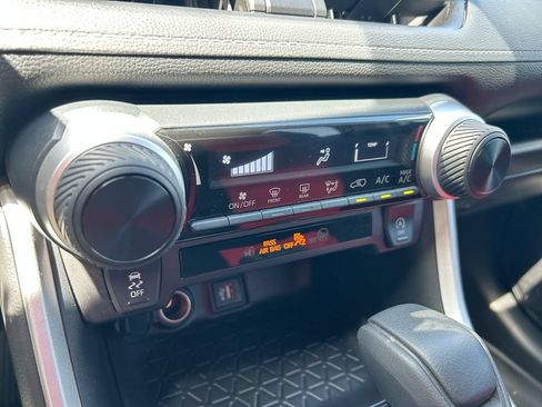 Certified 2025 Toyota RAV4 LE FWD image 22