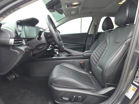 Used 2023 Hyundai Elantra Limited image 11