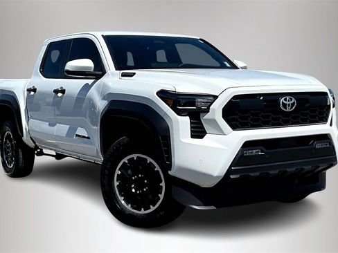 Used 2024 Toyota Tacoma TRD Off-Road image 2