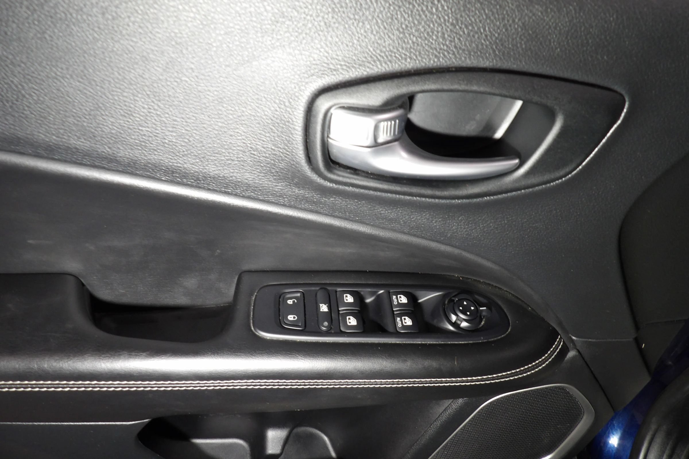 Used 2021 Jeep Compass Latitude AWD/4WD image 7