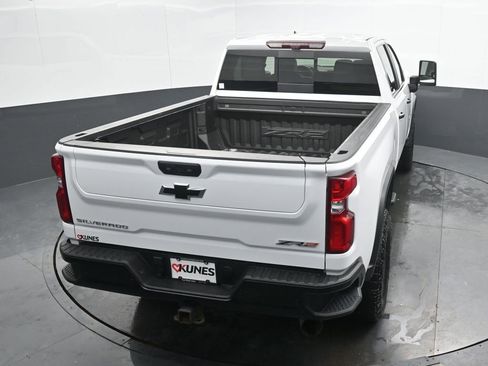 Used 2024 Chevrolet Silverado 2500 ZR2 w/ Technology Package image 35