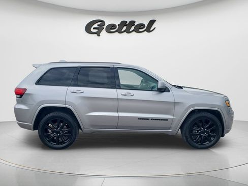 Used 2019 Jeep Grand Cherokee Altitude AWD/4WD image 4