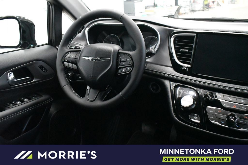 Used 2026 Chrysler Pacifica Select w/ S Appearance Package FWD image 27