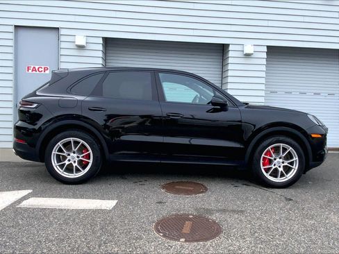 Used 2024 Porsche Cayenne S AWD/4WD image 8