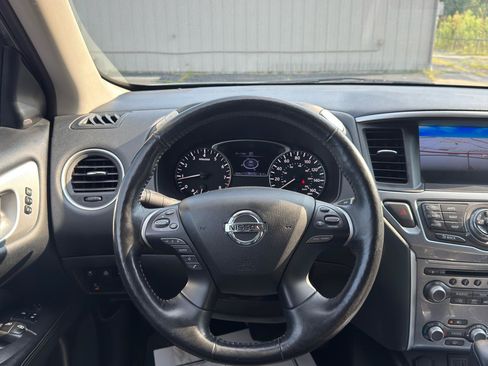 Used 2019 Nissan Pathfinder SL AWD/4WD image 18