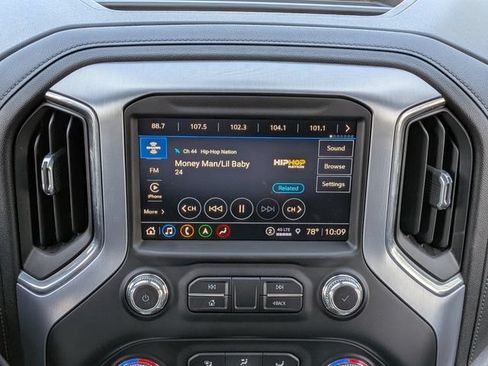 Used 2021 GMC Sierra 1500 SLT w/ SLT Premium Plus Package AWD/4WD image 17