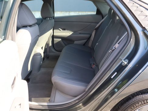Used 2024 Hyundai Elantra SEL FWD image 8