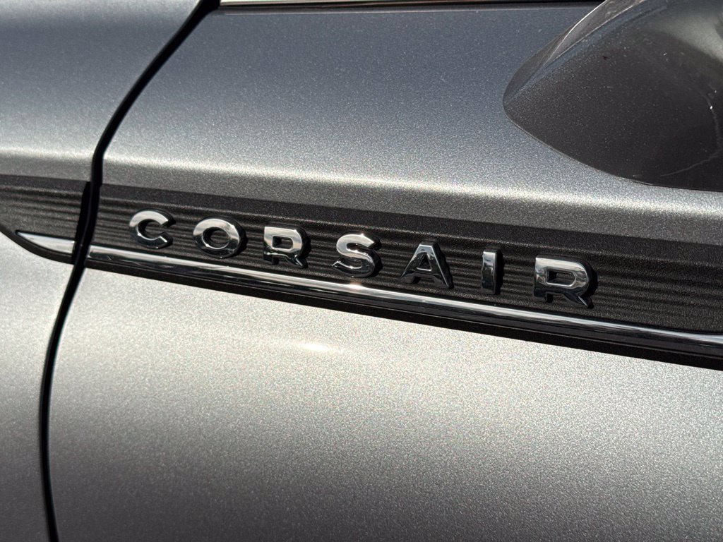 Used 2023 Lincoln Corsair AWD image 3