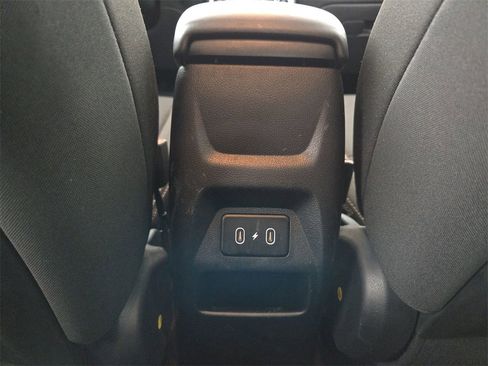 Used 2025 Hyundai Venue SEL image 26