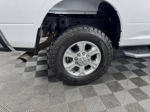 Used 2025 RAM 2500 Big Horn AWD/4WD image 32