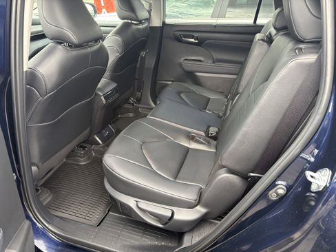 Certified 2025 Toyota Highlander XLE AWD/4WD image 7