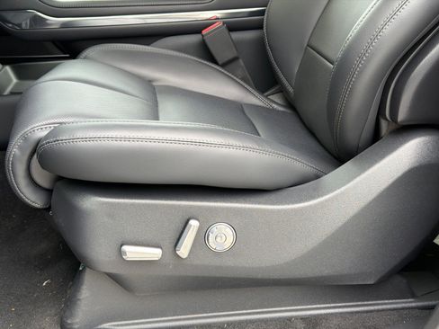 New 2026 Lincoln Navigator L Premier image 16