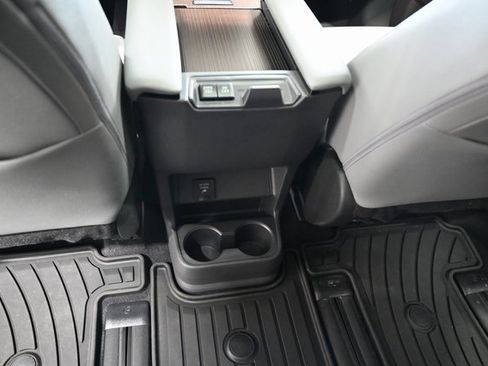Used 2023 Toyota Sienna XLE image 28