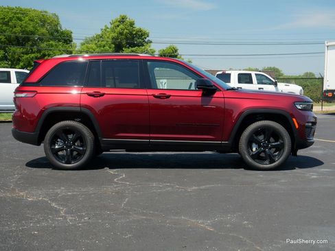 New 2025 Jeep Grand Cherokee Limited w/ Black Appearance Package image 14