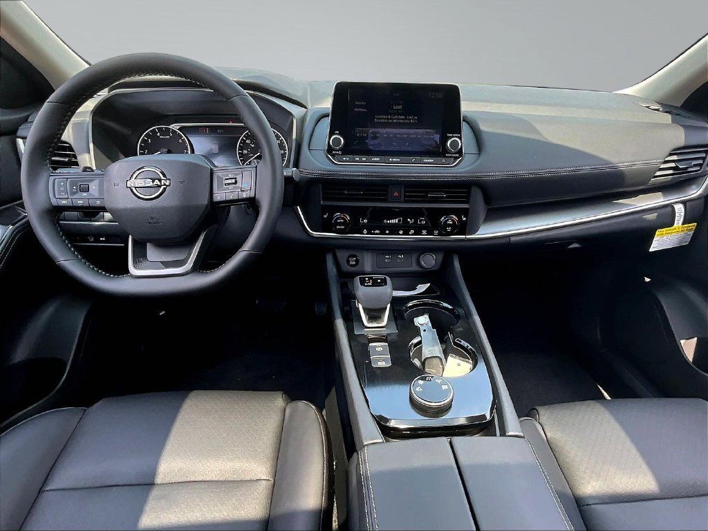 Used 2026 Nissan Rogue Dark Armor AWD/4WD image 5