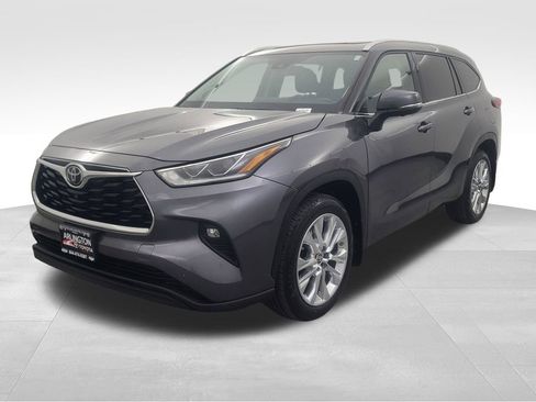 Used 2023 Toyota Highlander Limited image 4