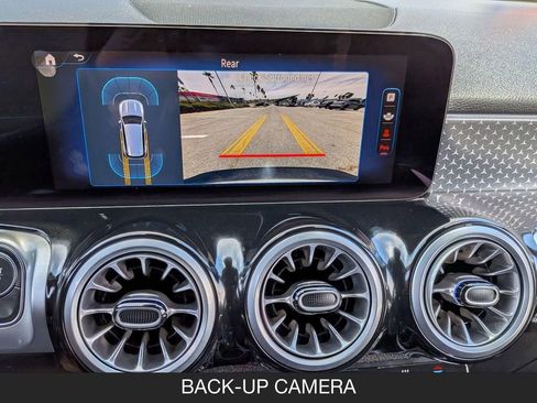 Used 2024 Mercedes-Benz EQB 250+ image 18
