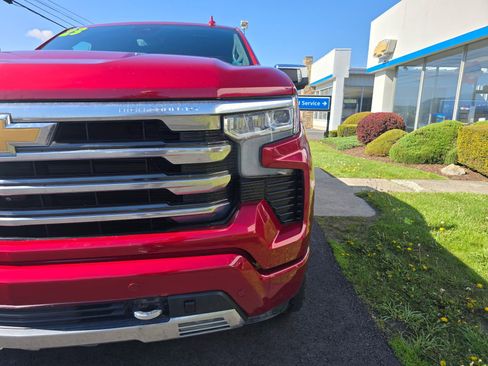 Used 2023 Chevrolet Silverado 1500 High Country w/ Technology Package AWD/4WD image 10