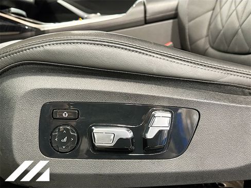 Used 2023 BMW X7 xDrive40i w/ M Sport Package image 21