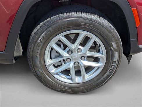 Used 2023 Jeep Grand Cherokee L Laredo AWD/4WD image 24