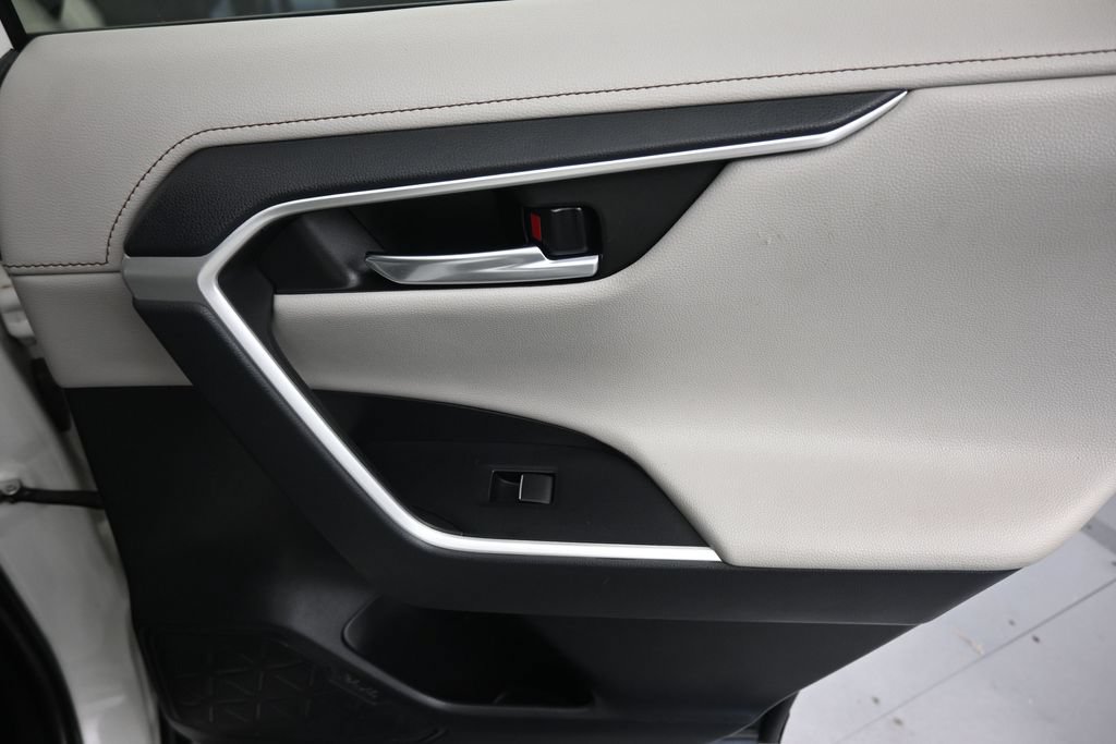 Used 2019 Toyota RAV4 Limited w/ Carpet Mat Package AWD/4WD image 36