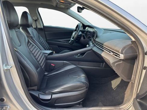 Used 2022 Hyundai Elantra Limited image 15