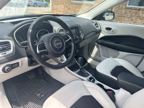 Used 2018 Jeep Compass Latitude FWD image 17