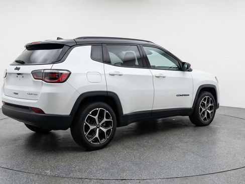 Used 2025 Jeep Compass Limited image 9