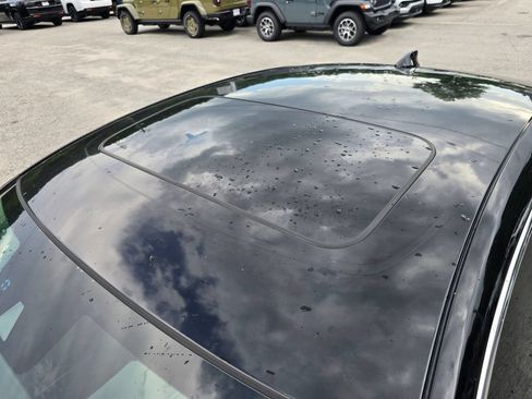 Used 2018 Honda Accord Touring image 17