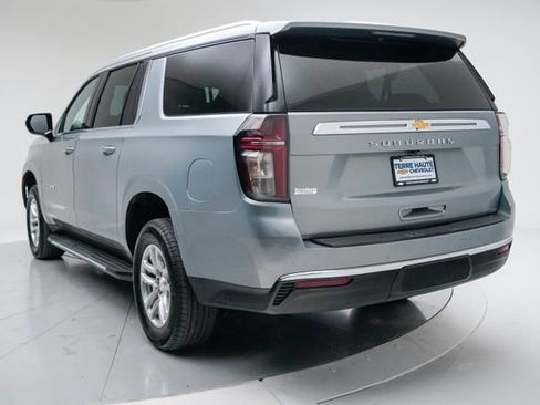 Used 2024 Chevrolet Suburban LT image 3