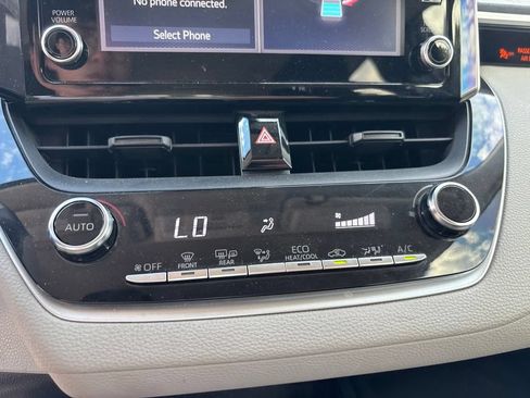Used 2020 Toyota Corolla LE w/ Carpet Mat Package (TMS) FWD image 22