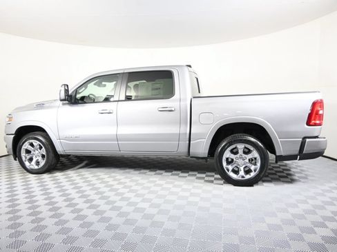 Used 2025 RAM 1500 Big Horn AWD/4WD image 3