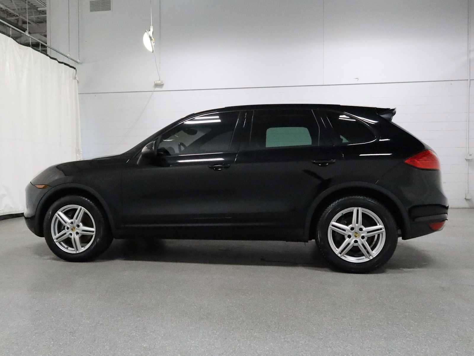 Used 2014 Porsche Cayenne Platinum Edition AWD/4WD image 2