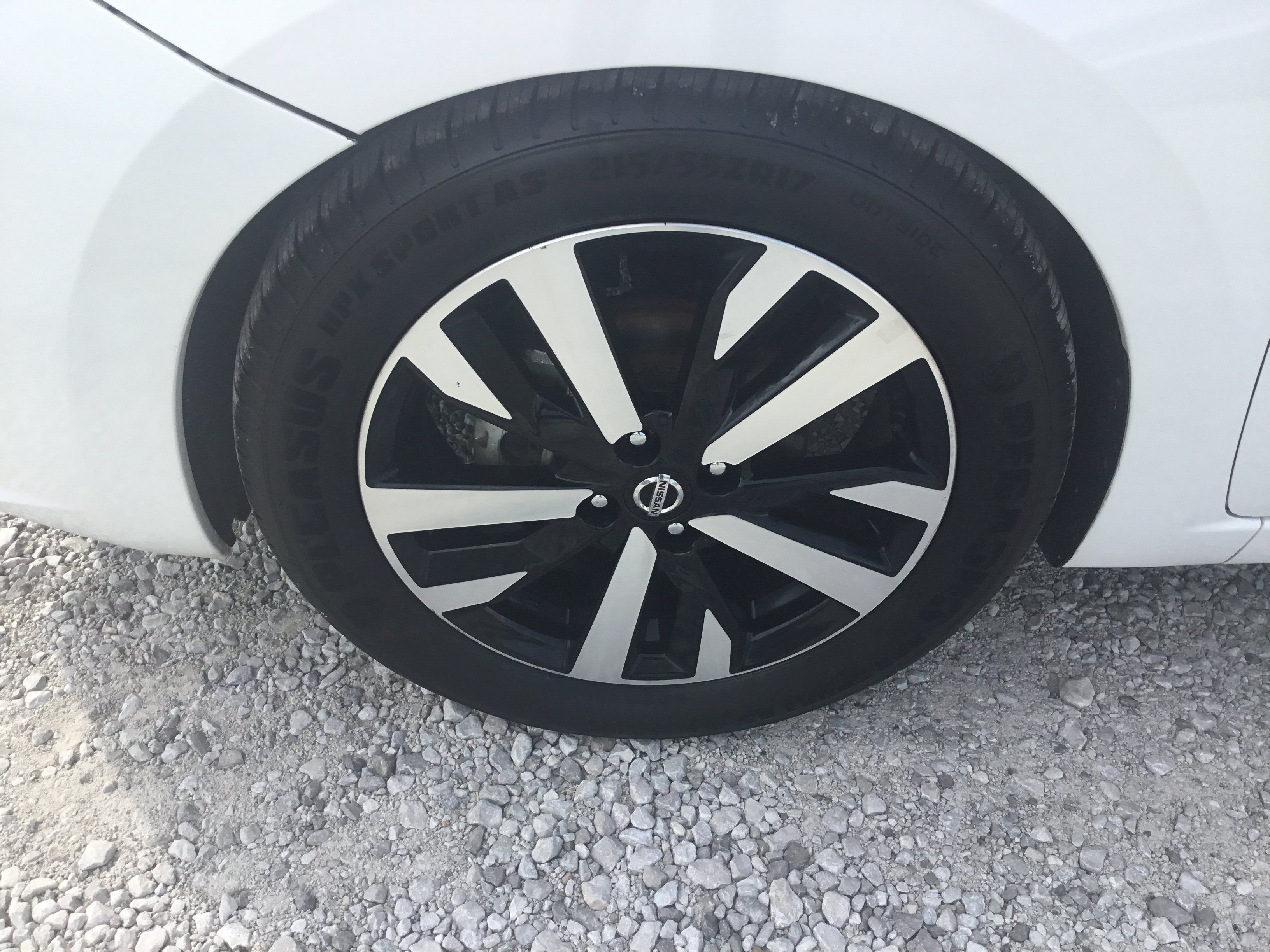 Used 2022 Nissan Versa SR w/ Convenience Package FWD image 9